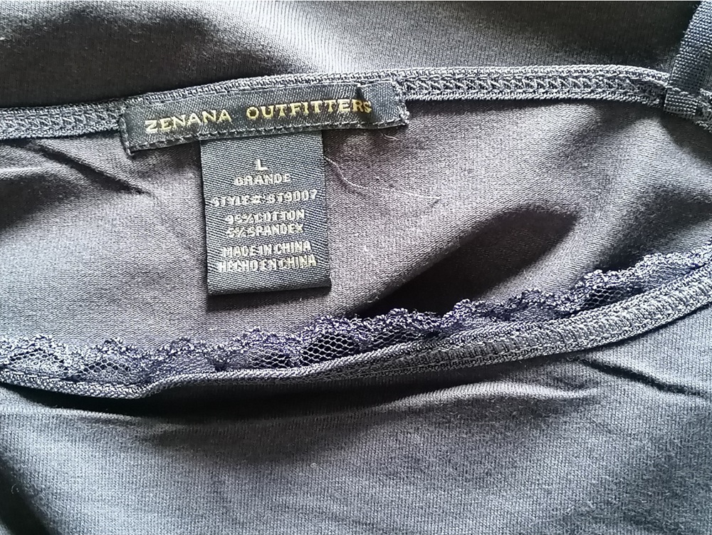Débardeur Zenana Outfitters bleu-marine à fines bretelles broderies