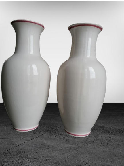Paire de vases en faïence – décor floral peint à la main – 33 cm