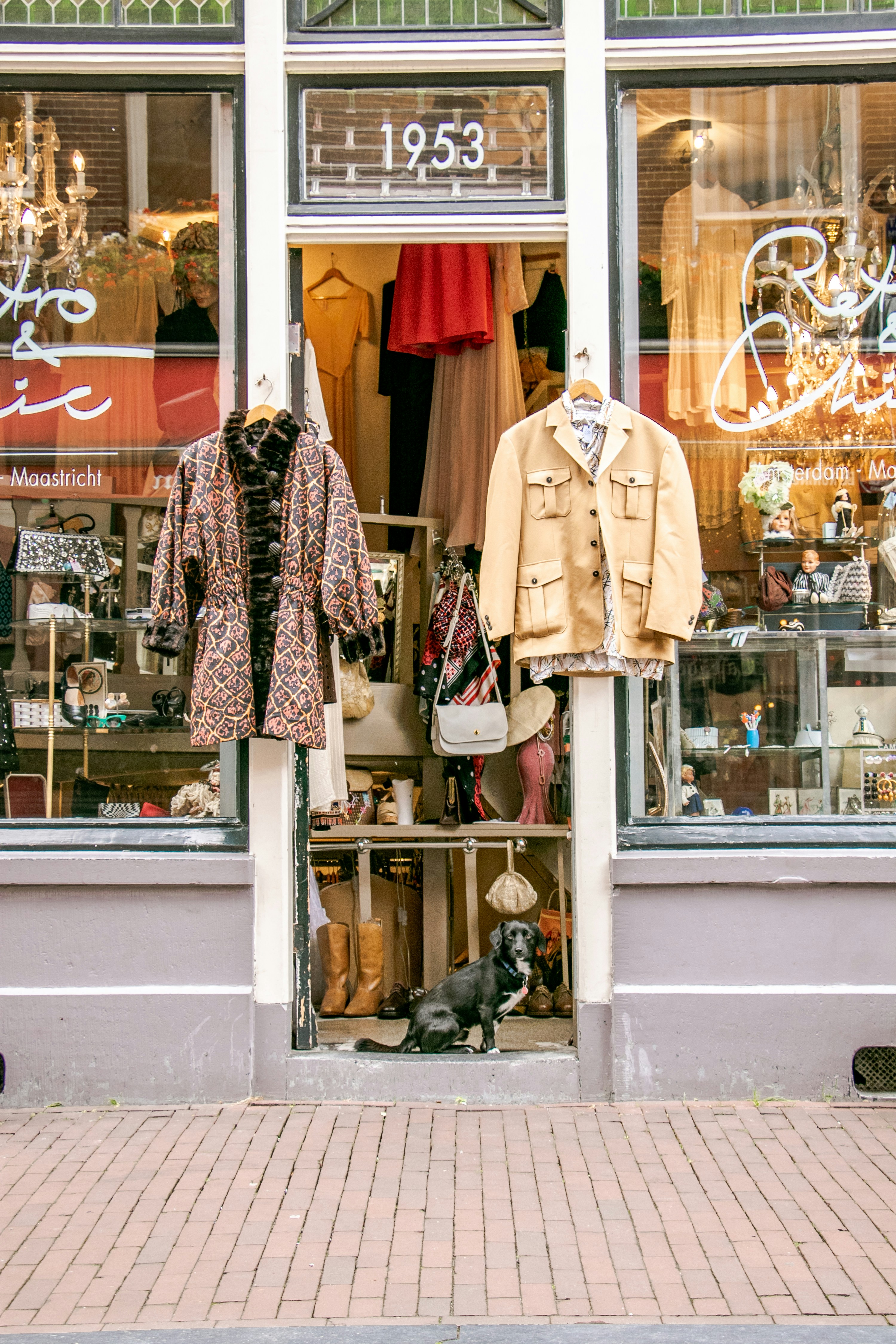EUROPEAN VINTAGE ARCHIVE